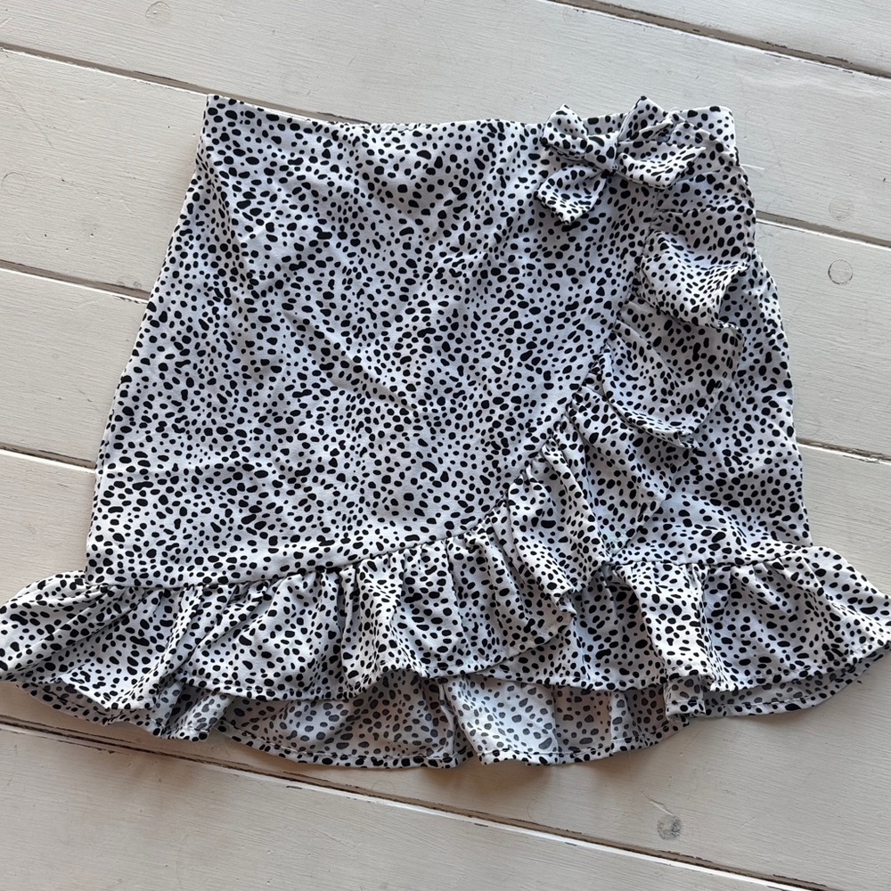 SHEIN Black and White Asymmetrical Ruffle Skirt